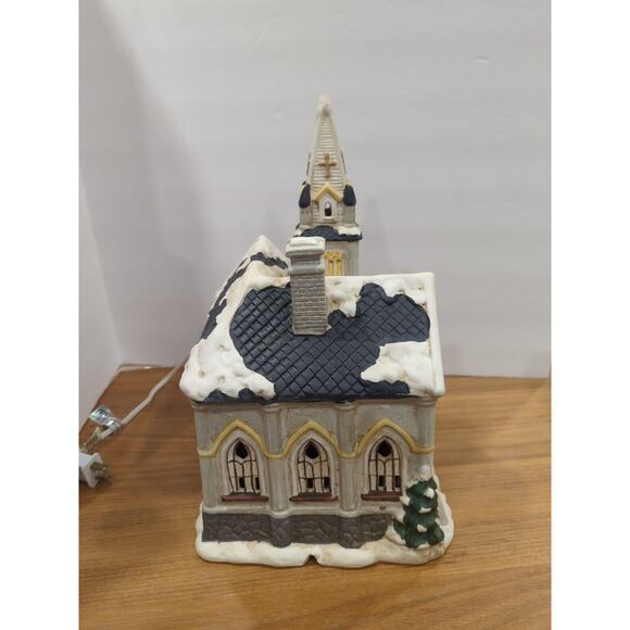 Village Square Porcelain Lighted Church 1995 Christmas Mervyns - Picture 5 of 15